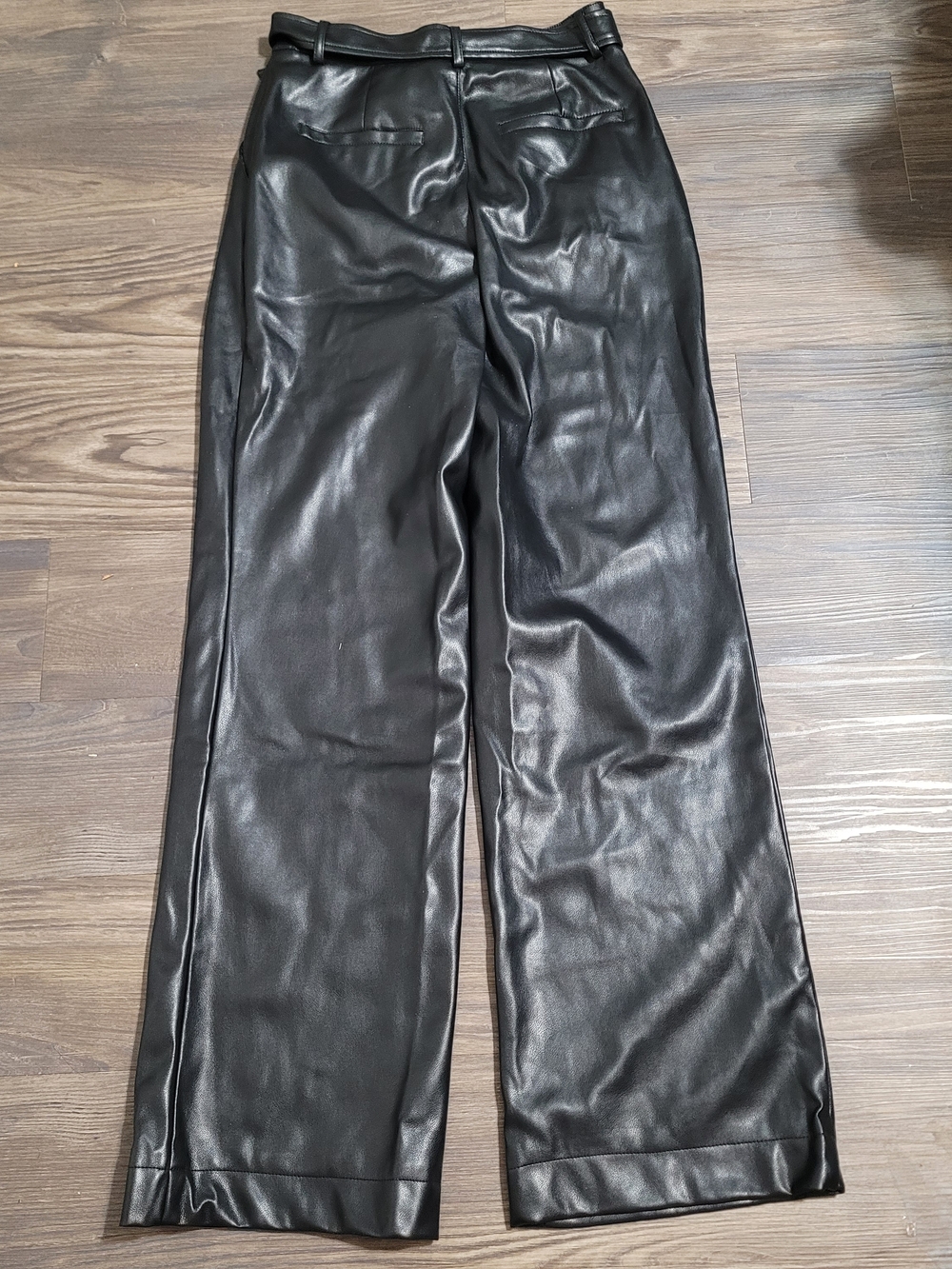 7 For All Mankind Black Vegan Leather-Look Wide-Leg Pants Pleated Size Small - Picture 2 of 4
